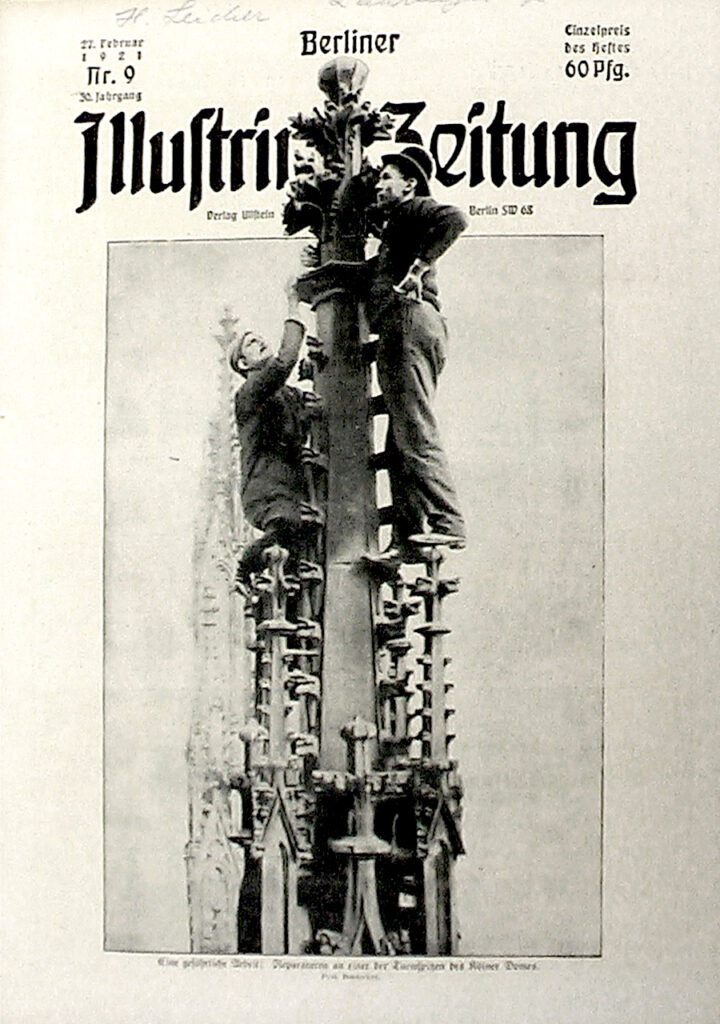 Berliner Illustrirte Zeitung, 27.2.1921: Eine gefährliche Arbeit: Reparaturen an einer der Turmspitzen des Kölner Domes. Phot. Boedecker. 