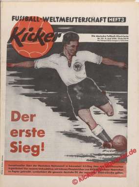 Kicker Weltmeisterschaft 1958: Der erste Sieg!
Sensationeller Start der Deutschen Nationalelf in Schweden! 3:1-Sieg über den Welt-Favoriten Argentinien! Der rasante Linksschütze, mit kühnen Pinselstrichen von KICKER-Zeichner Hoernchen zu Papier gebracht, symbolisiert die gesamte deutsche Elf, der unser aller Glückwünsche gelten. 