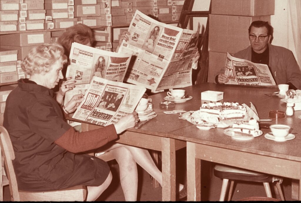 BILD ZEITUNG 1964 Archiv: Die Auflage der Bild Zeitung im Jahre 1964  lag bei über 3,5 Millionen.