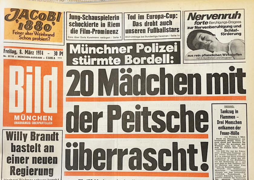 BILD-ZEITUNG 8. März 1974: MÜNCHENER POLIZEI STÜRMT BORDELL: 20 MÄDCHEN MIT DER PEITSCHE ERWISCHT!                                                                                             