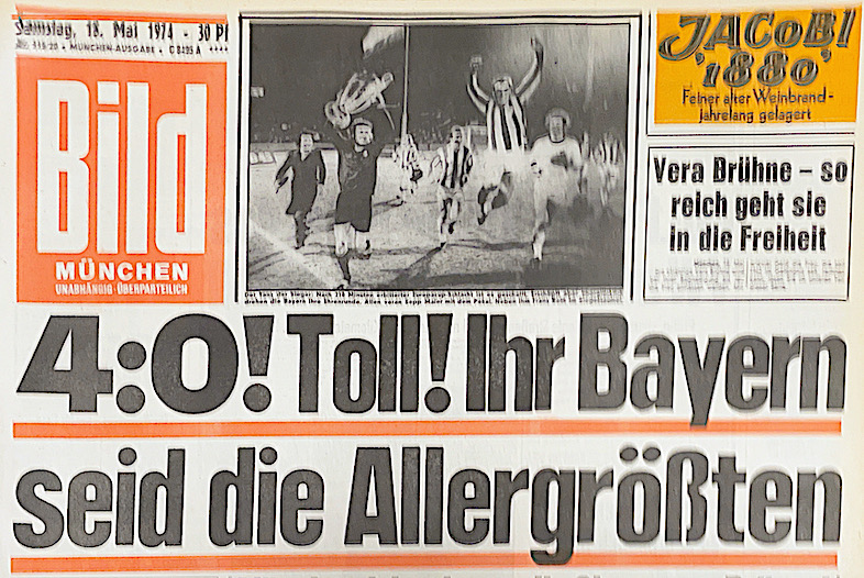 <!-- wp:preformatted -->
<pre class="wp-block-preformatted"><strong><span style="color:#f90320" class="has-inline-color">Bild-Zeitung Schlagzeile vom 18. Mai 1974</span>: 4.0! Toll! Ihr Bayern seid die aller größten. München feierte heute die Sieger von Brüssel.</strong></pre>
<!-- /wp:preformatted -->