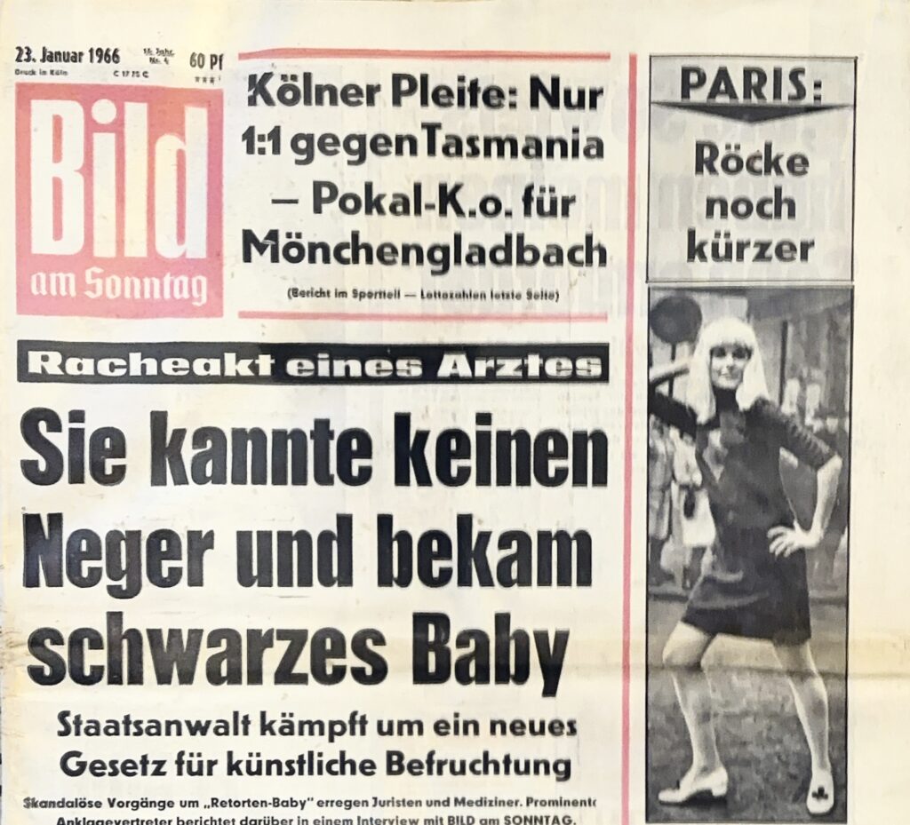 Titelseite der Bild am Sonntag vom 23. Januar 1966 mit den Schlagzeilen: Kölner Pleite: Nur 1:1 gegen Tasmania – Pokal-K.o. für Mönchengladbach und Racheakt eines Arztes: Sie kannte keinen … und bekam schwarzes Baby. Originalausgabe aus dem Pressearchiv Deutschland (Bild-Zeitung 1966 Archiv)
